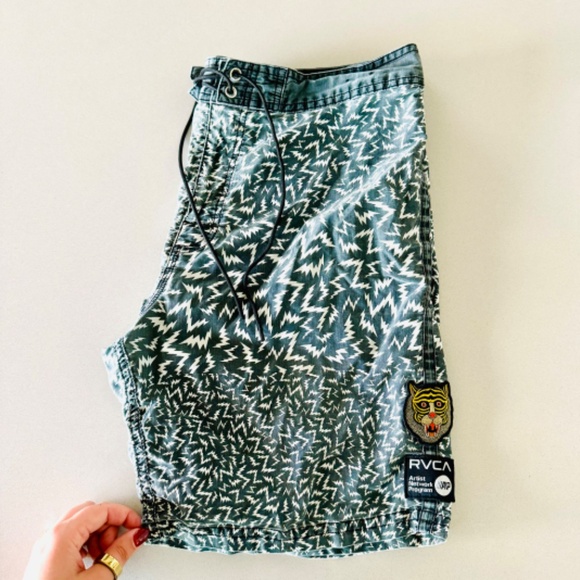 RVCA Lightning Bolt Boardshorts w/ Tiger Patch – Size 34 - Picture 10 of 10